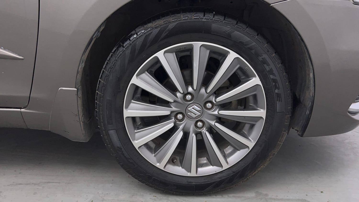 Used 2019 Maruti Suzuki Ciaz Alpha Hybrid 1.5 Petrol Manual tyres RIGHT FRONT TYRE RIM VIEW