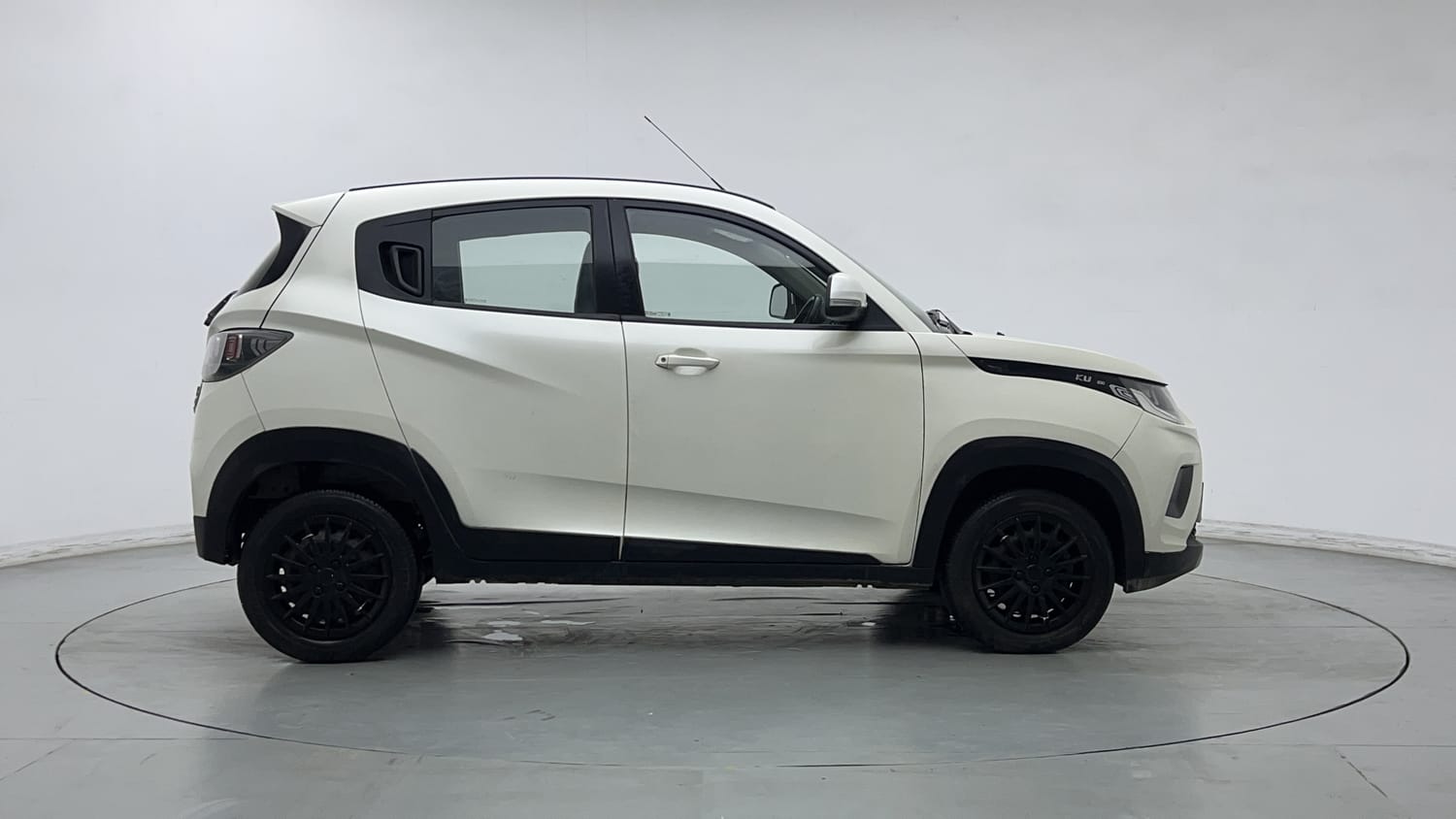 Used 2018 Mahindra KUV100 NXT K6 Plus 6 STR Petrol Manual exterior RIGHT SIDE VIEW