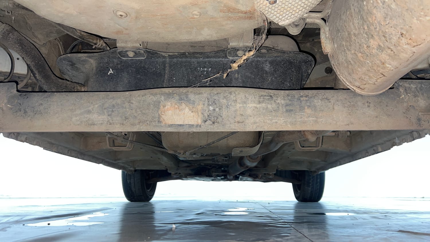 Used 2018 Mahindra KUV100 NXT K6 Plus 6 STR Petrol Manual extra REAR UNDERBODY VIEW (TAKEN FROM REAR)