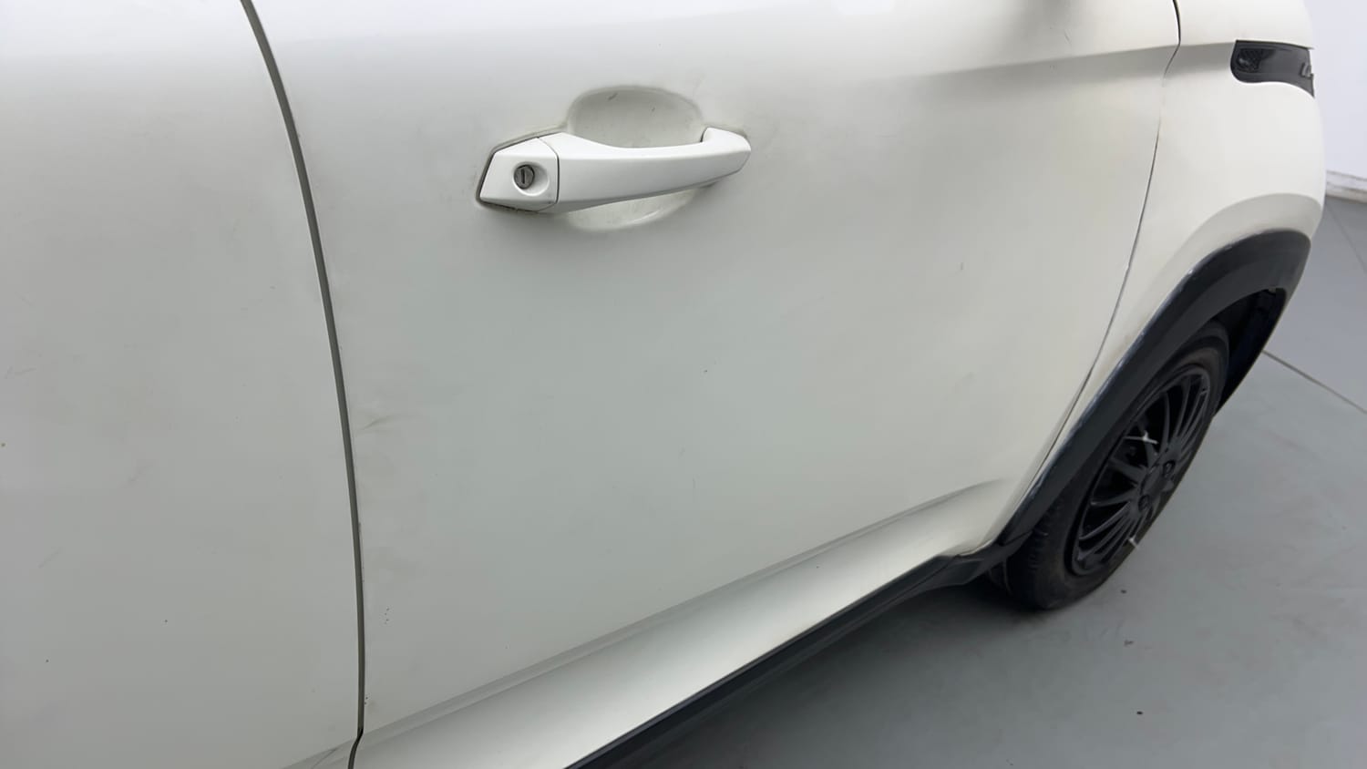 Used 2018 Mahindra KUV100 NXT K6 Plus 6 STR Petrol Manual dents MINOR DENT