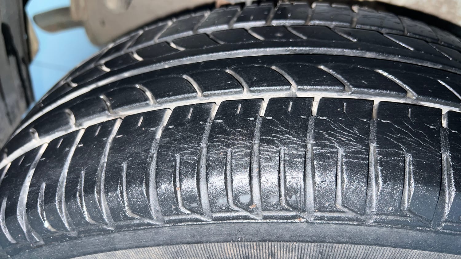 Used 2018 Mahindra KUV100 NXT K6 Plus 6 STR Petrol Manual tyres RIGHT REAR TYRE TREAD VIEW