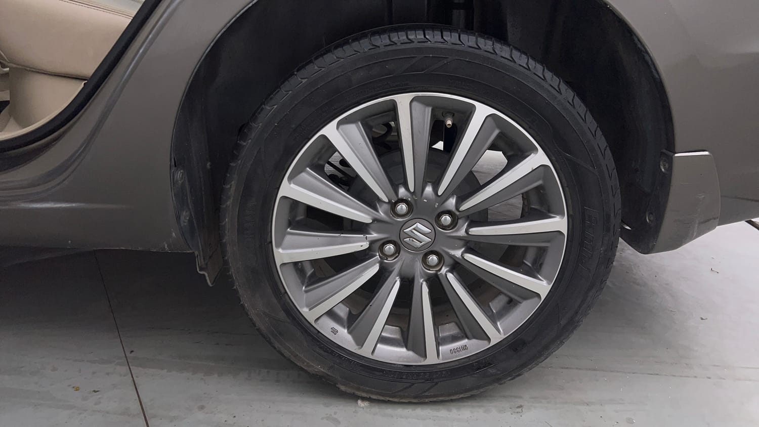 Used 2019 Maruti Suzuki Ciaz Alpha Hybrid 1.5 Petrol Manual tyres LEFT REAR TYRE RIM VIEW