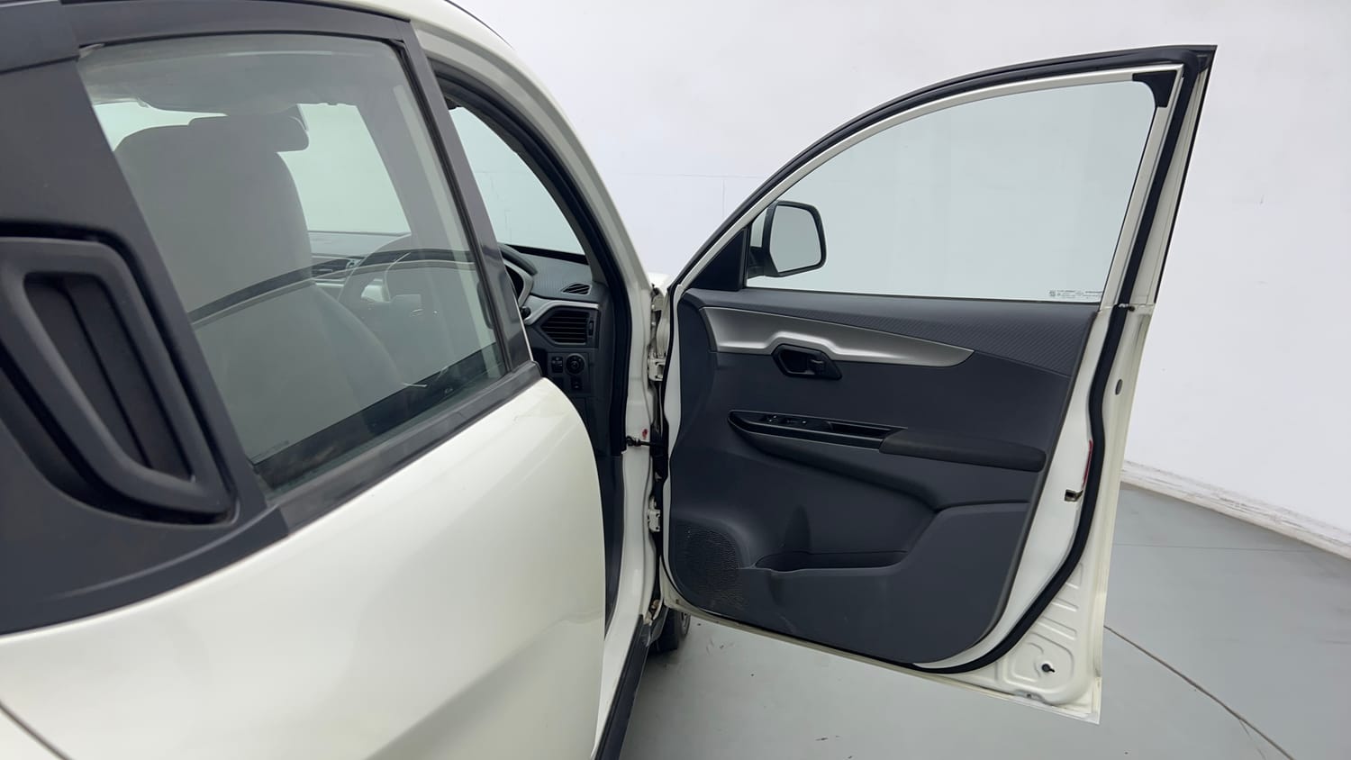 Used 2018 Mahindra KUV100 NXT K6 Plus 6 STR Petrol Manual interior RIGHT FRONT DOOR OPEN VIEW