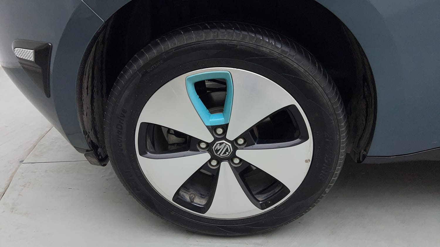 Used 2024 MG Motors Windsor EV Essence Electric Automatic tyres RIGHT REAR TYRE RIM VIEW