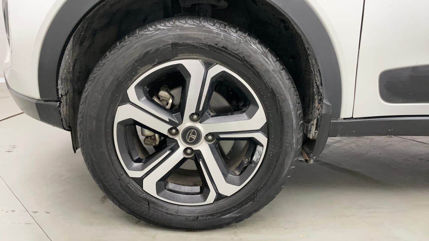 Used 2023 Tata Nexon XZA Plus Petrol Automatic tyres LEFT FRONT TYRE RIM VIEW