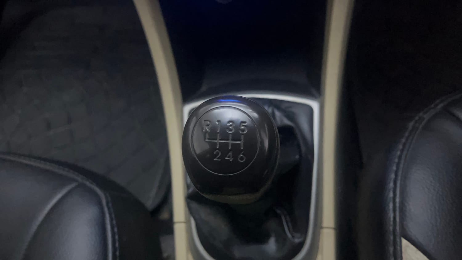 Used 2012 Hyundai Verna Fluidic 1.6 CRDi SX Diesel Manual interior GEAR  KNOB VIEW