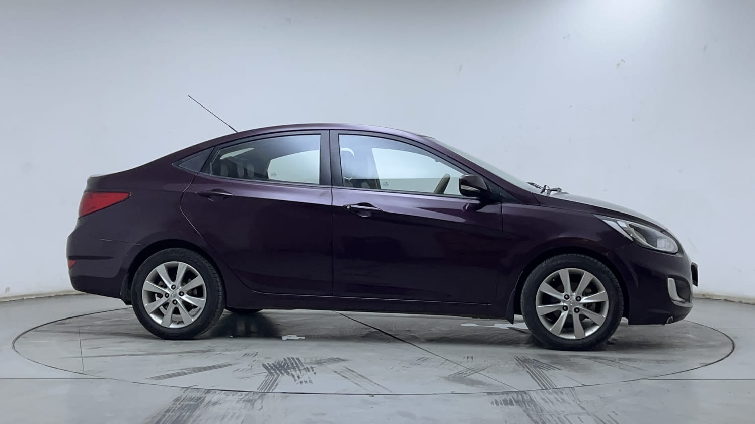 Used 2012 Hyundai Verna Fluidic 1.6 CRDi SX Diesel Manual exterior RIGHT SIDE VIEW