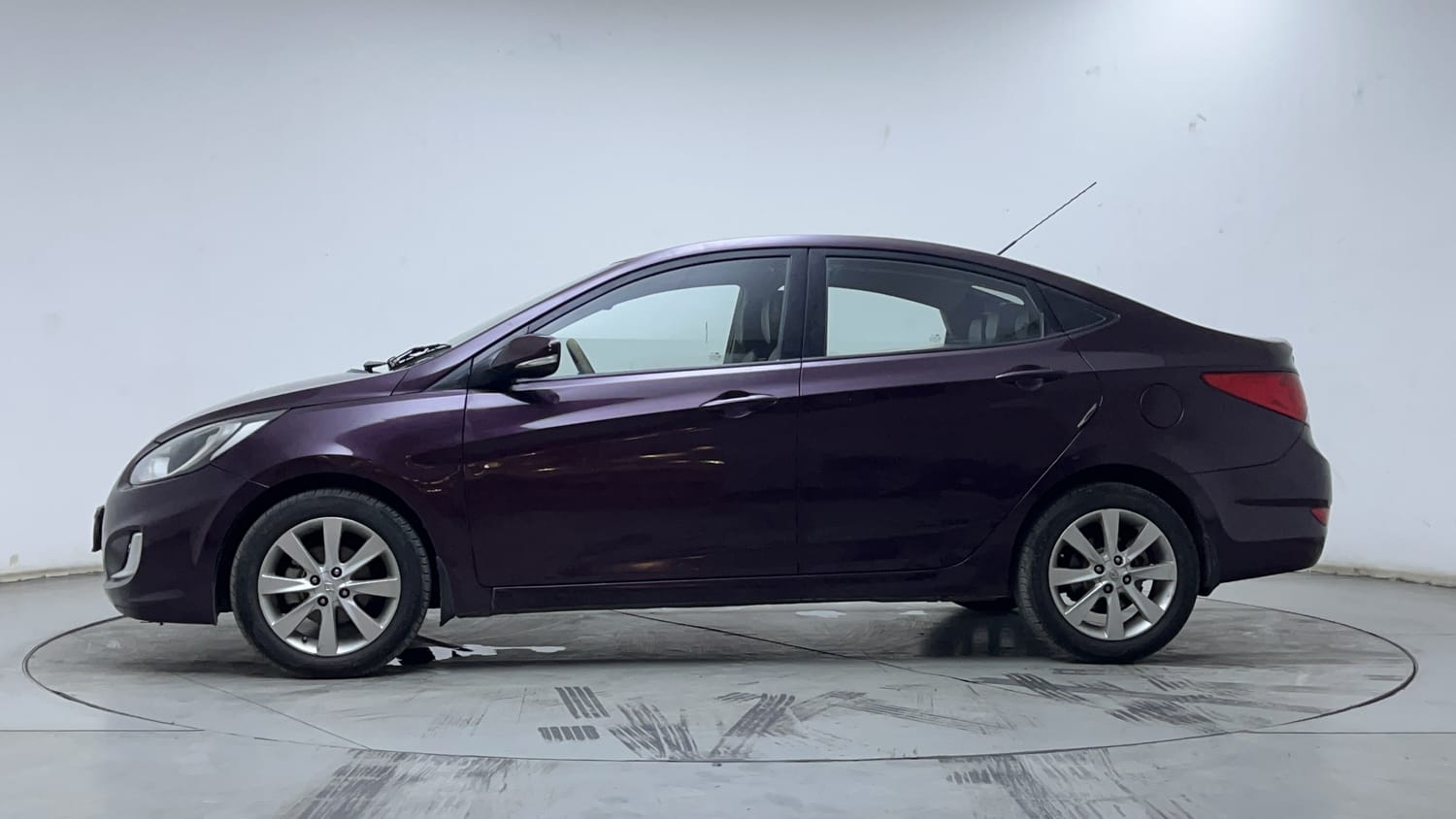 Used 2012 Hyundai Verna Fluidic 1.6 CRDi SX Diesel Manual exterior LEFT SIDE VIEW