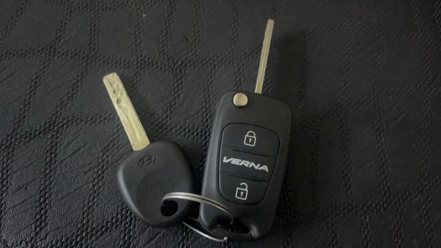 Used 2012 Hyundai Verna Fluidic 1.6 CRDi SX Diesel Manual extra CAR KEY VIEW