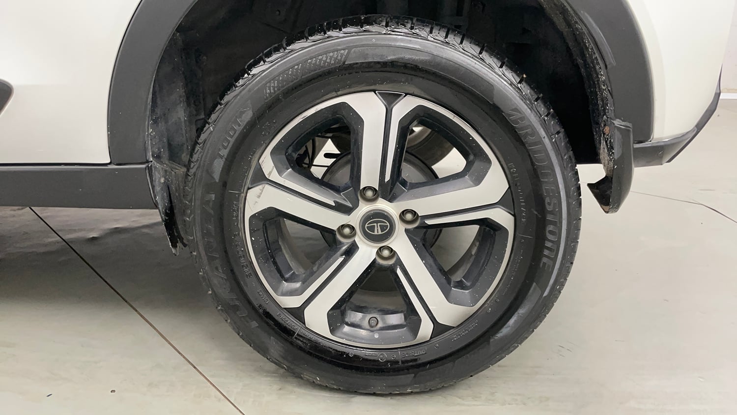 Used 2023 Tata Nexon XZA Plus Petrol Automatic tyres LEFT REAR TYRE RIM VIEW