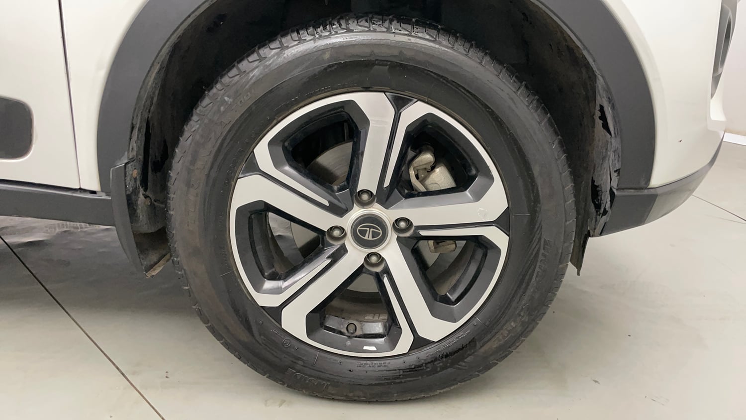 Used 2023 Tata Nexon XZA Plus Petrol Automatic tyres RIGHT FRONT TYRE RIM VIEW