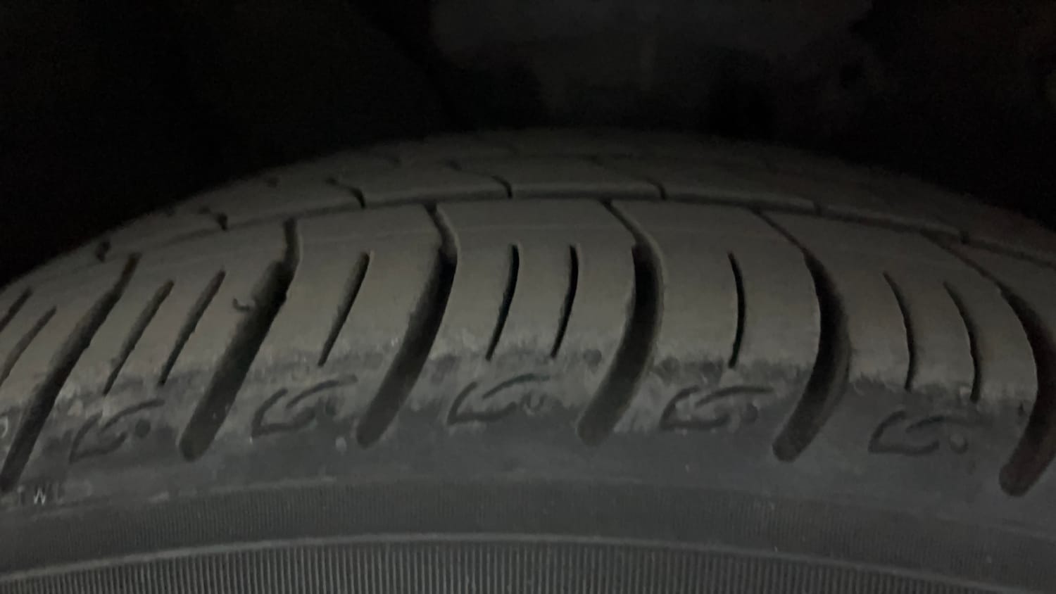Used 2012 Hyundai Verna Fluidic 1.6 CRDi SX Diesel Manual tyres RIGHT FRONT TYRE TREAD VIEW