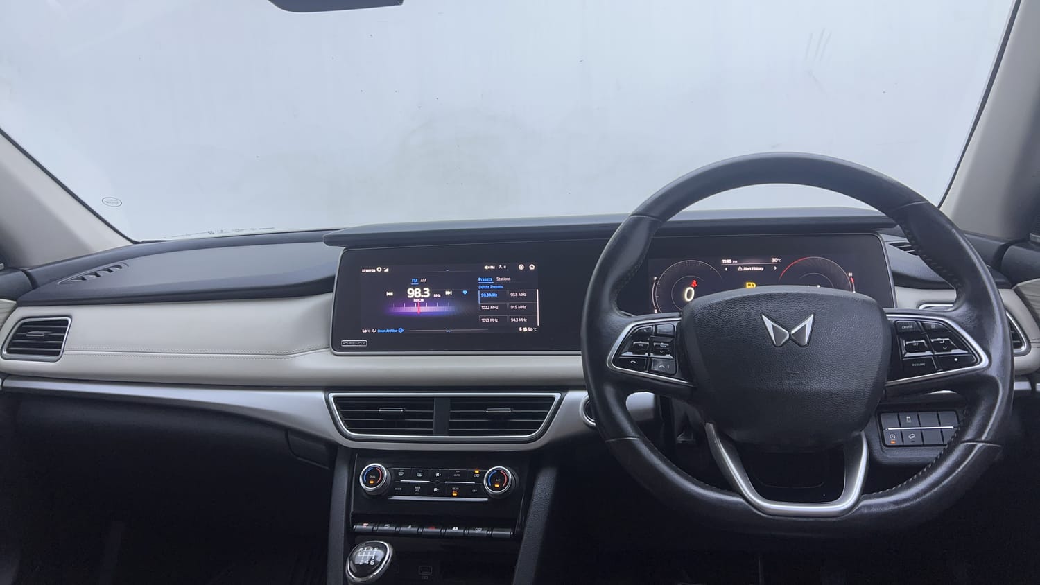 Used 2021 Mahindra XUV700 AX 7 Petrol MT 7 STR Petrol Manual interior DASHBOARD VIEW