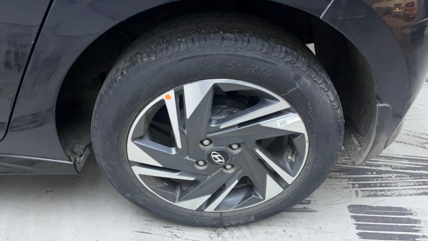 Used 2021 Hyundai New i20 Asta (O) 1.0 Turbo DCT Petrol Automatic tyres LEFT REAR TYRE RIM VIEW