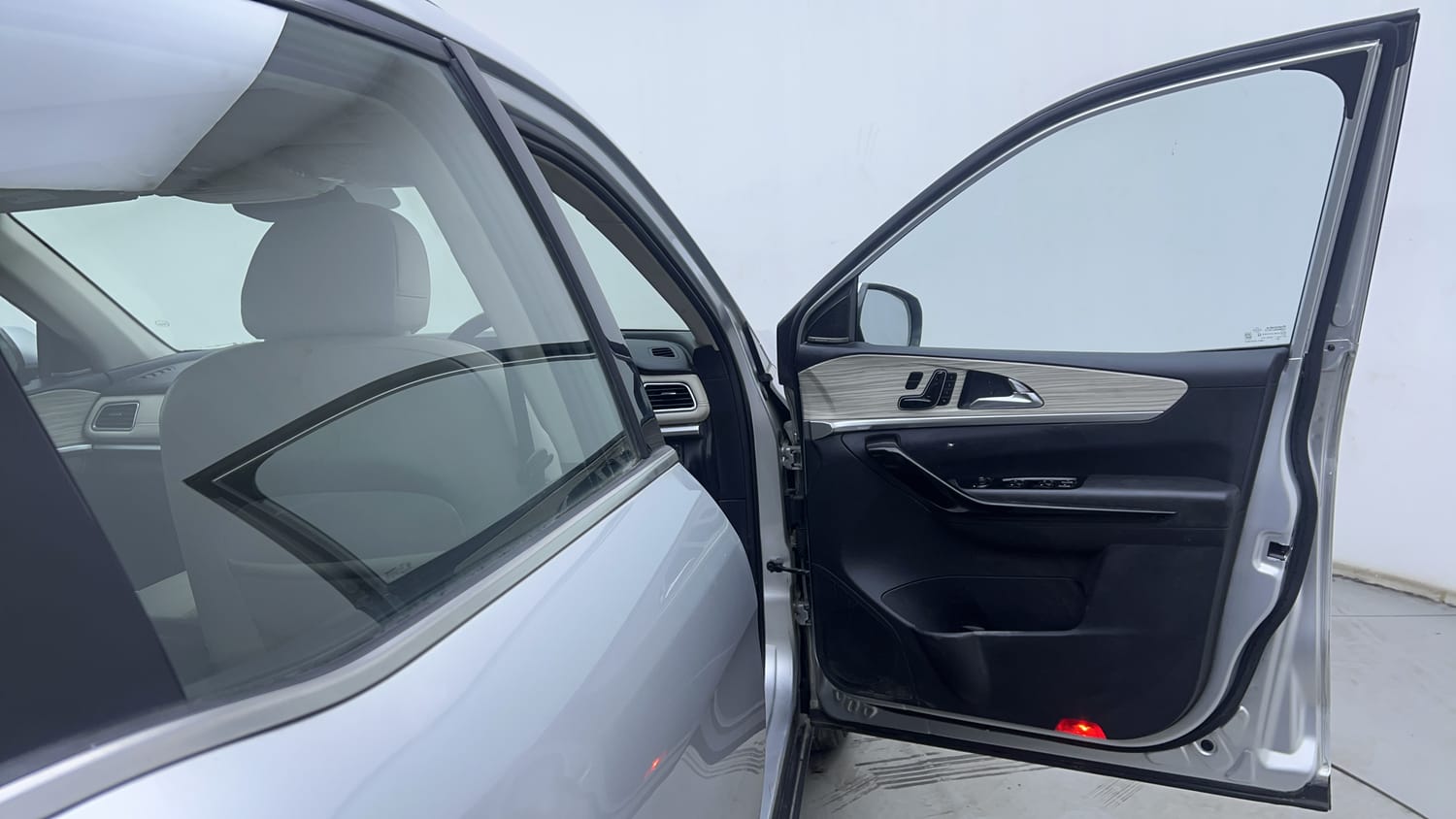 Used 2021 Mahindra XUV700 AX 7 Petrol MT 7 STR Petrol Manual interior RIGHT FRONT DOOR OPEN VIEW