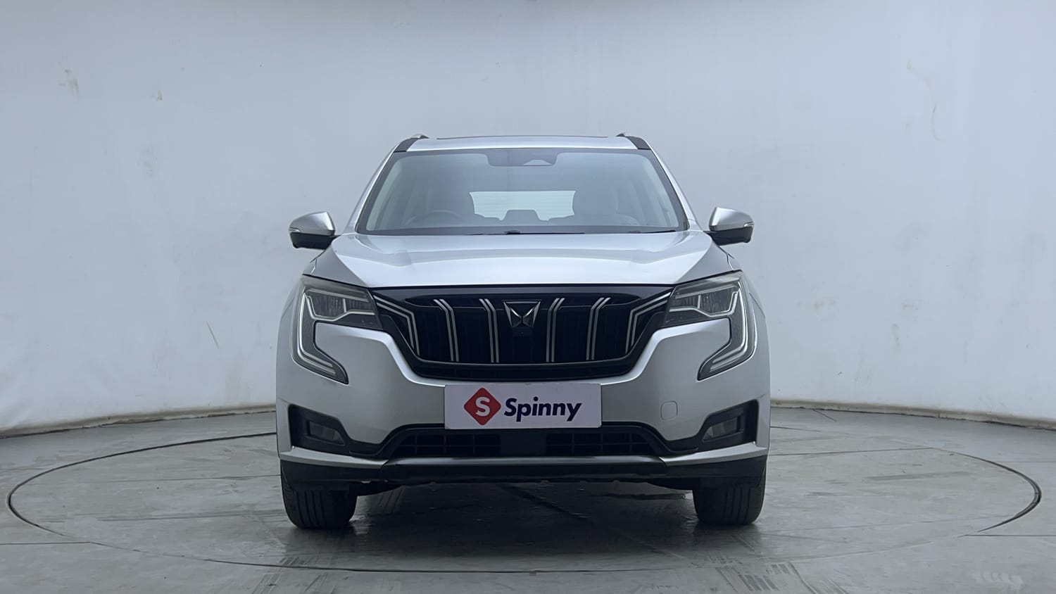 Used 2021 Mahindra XUV700 AX 7 Petrol MT 7 STR Petrol Manual exterior FRONT VIEW