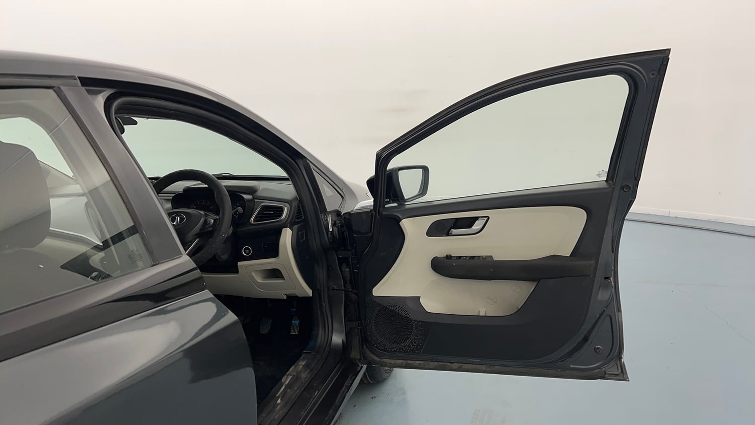 Used 2021 Tata Altroz XZ Diesel Diesel Manual interior RIGHT FRONT DOOR OPEN VIEW