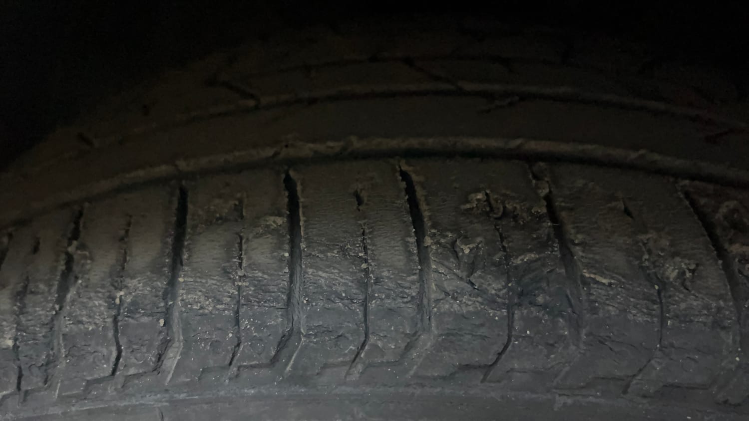 Used 2021 Hyundai New i20 Asta (O) 1.0 Turbo DCT Petrol Automatic tyres LEFT FRONT TYRE TREAD VIEW