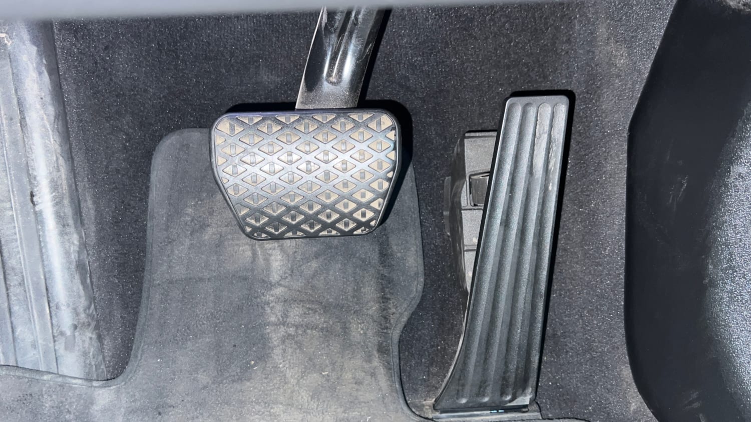 Used 2026 BMW 5 Series 530Li M Sport (Titanium Bronze) Petrol Automatic interior PEDALS VIEW