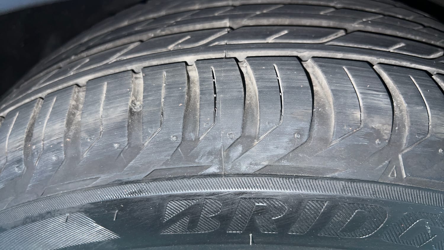 Used 2026 BMW 5 Series 530Li M Sport (Titanium Bronze) Petrol Automatic tyres LEFT REAR TYRE TREAD VIEW
