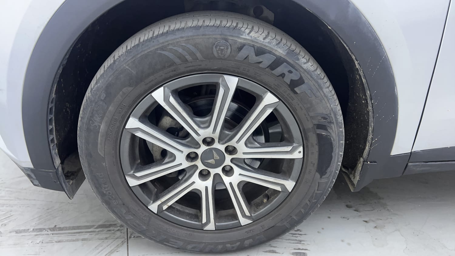 Used 2021 Mahindra XUV700 AX 7 Petrol MT 7 STR Petrol Manual tyres LEFT FRONT TYRE RIM VIEW