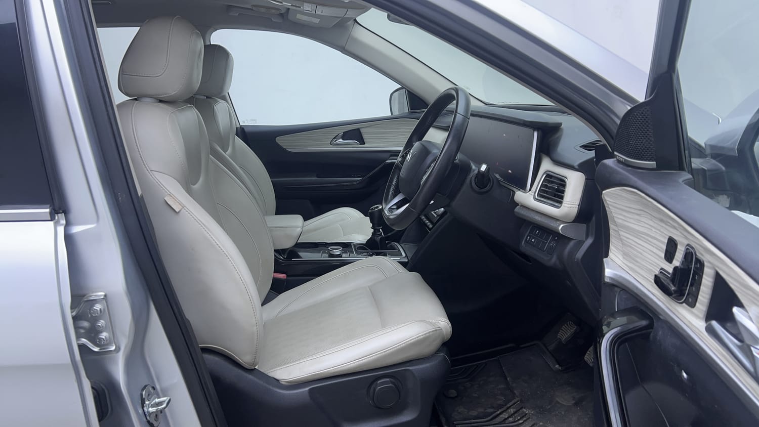 Used 2021 Mahindra XUV700 AX 7 Petrol MT 7 STR Petrol Manual interior RIGHT SIDE FRONT DOOR CABIN VIEW