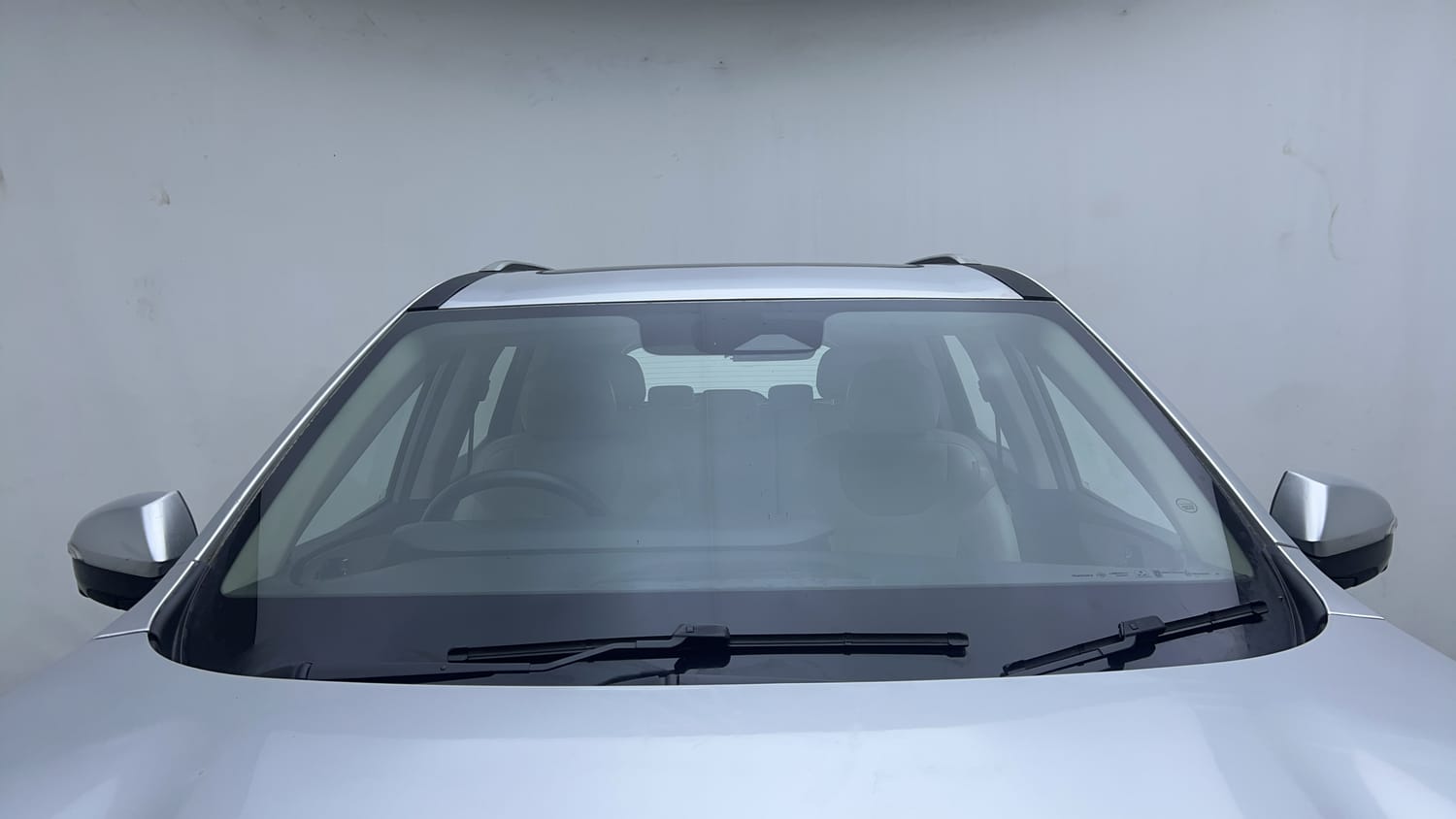 Used 2021 Mahindra XUV700 AX 7 Petrol MT 7 STR Petrol Manual exterior FRONT WINDSHIELD VIEW