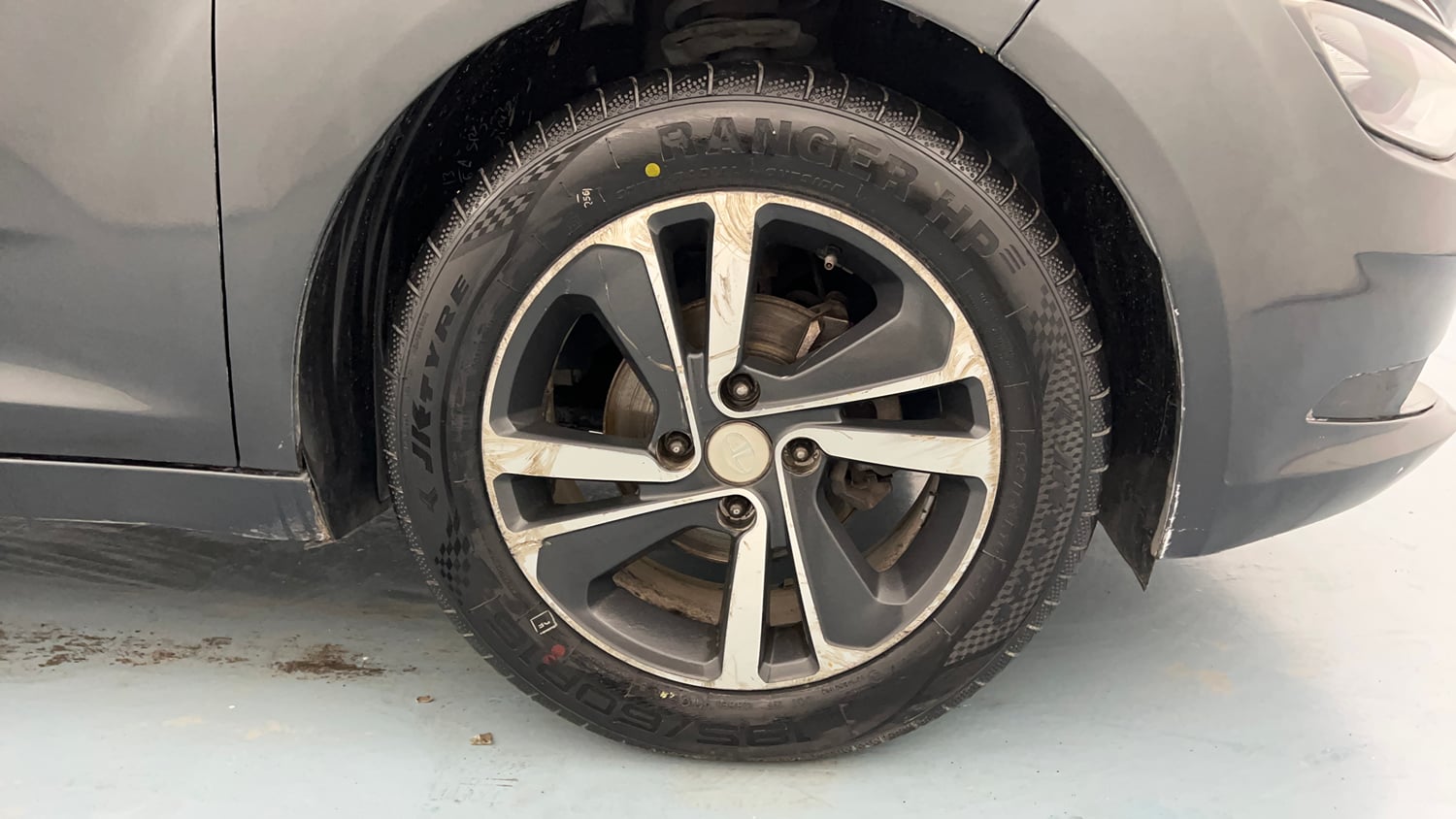 Used 2021 Tata Altroz XZ Diesel Diesel Manual tyres RIGHT FRONT TYRE RIM VIEW