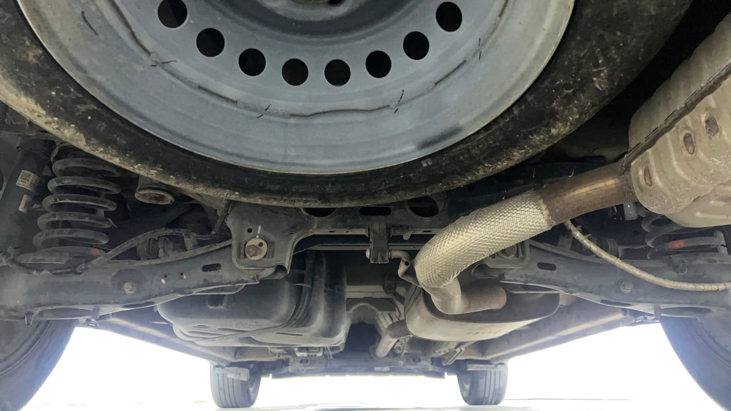 Used 2021 Mahindra XUV700 AX 7 Petrol MT 7 STR Petrol Manual extra REAR UNDERBODY VIEW (TAKEN FROM REAR)