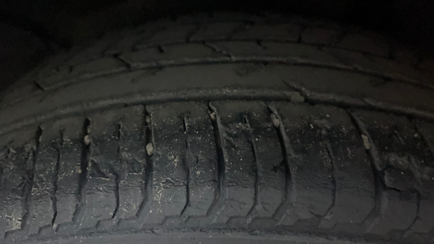 Used 2021 Hyundai New i20 Asta (O) 1.0 Turbo DCT Petrol Automatic tyres LEFT REAR TYRE TREAD VIEW