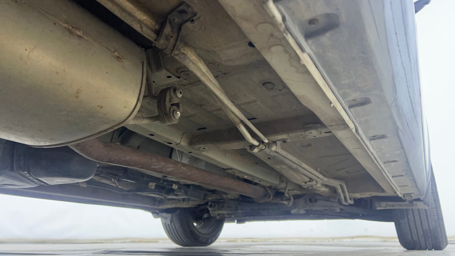 Used 2021 Mahindra XUV700 AX 7 Petrol MT 7 STR Petrol Manual extra REAR RIGHT UNDERBODY VIEW