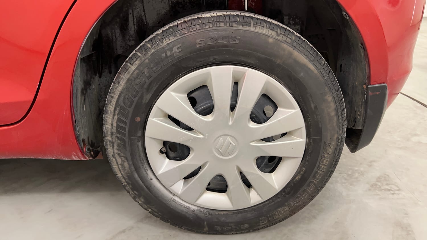Used 2012 Maruti Suzuki Swift VXi Petrol Manual tyres LEFT REAR TYRE RIM VIEW