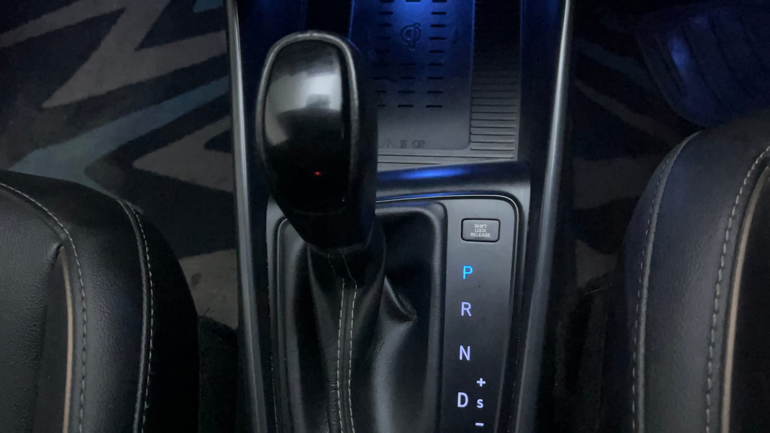 Used 2021 Hyundai New i20 Asta (O) 1.0 Turbo DCT Petrol Automatic interior GEAR  KNOB VIEW