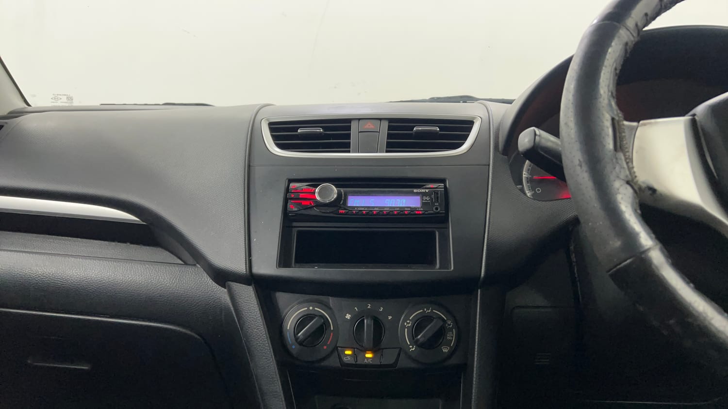 Used 2012 Maruti Suzuki Swift VXi Petrol Manual interior MUSIC SYSTEM & AC CONTROL VIEW