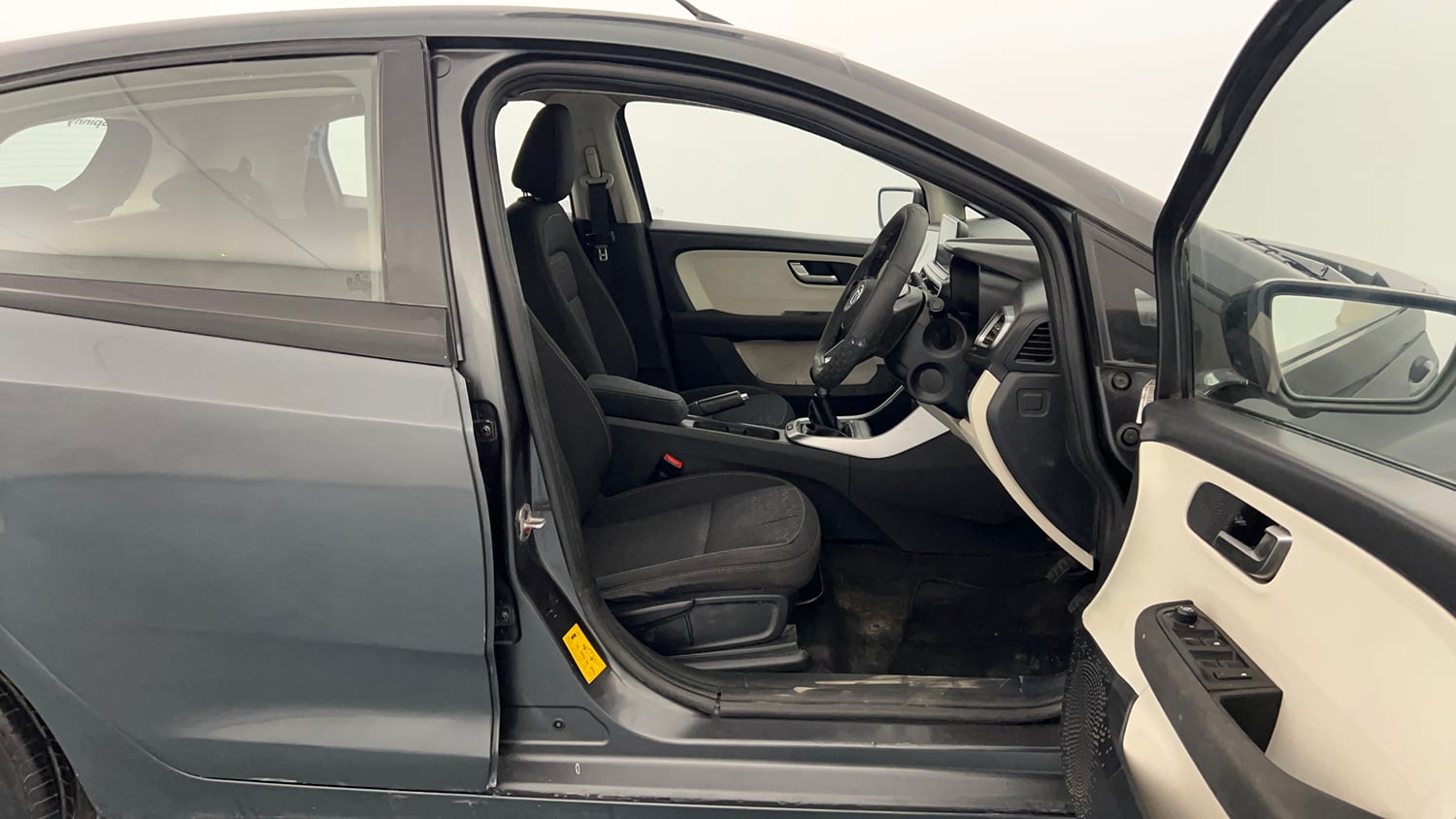 Used 2021 Tata Altroz XZ Diesel Diesel Manual interior RIGHT SIDE FRONT DOOR CABIN VIEW
