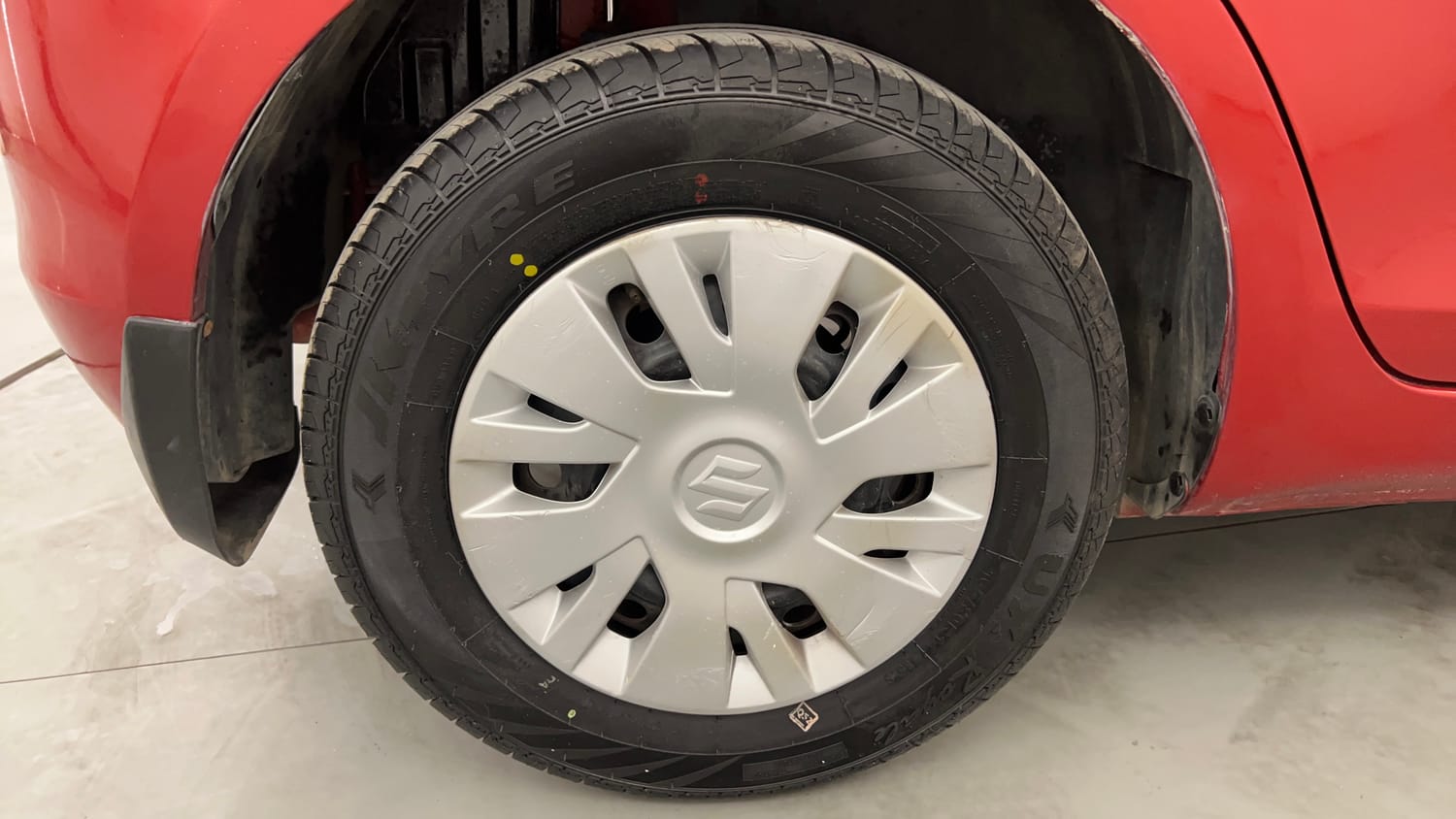 Used 2012 Maruti Suzuki Swift VXi Petrol Manual tyres RIGHT REAR TYRE RIM VIEW