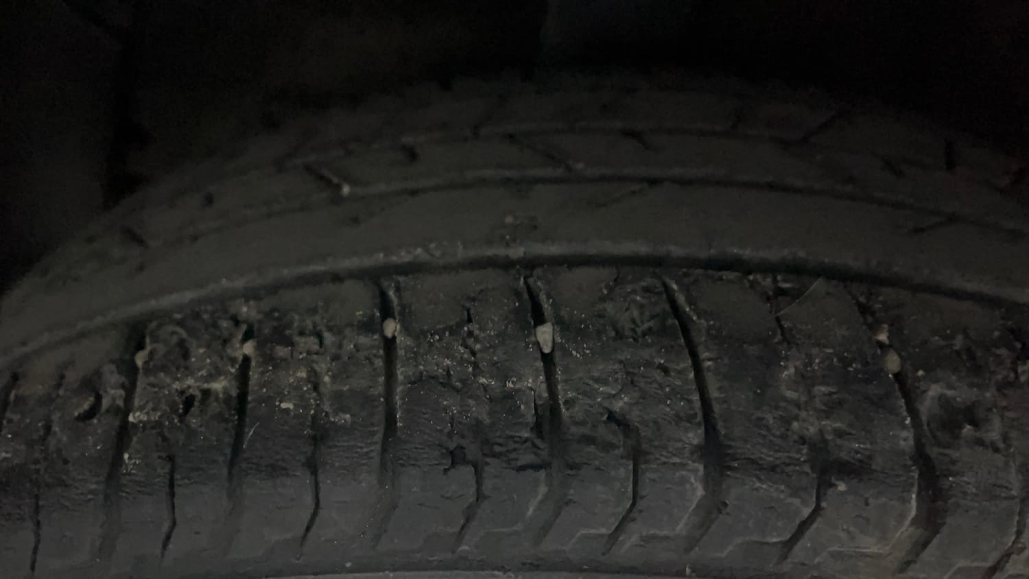 Used 2021 Hyundai New i20 Asta (O) 1.0 Turbo DCT Petrol Automatic tyres RIGHT REAR TYRE TREAD VIEW