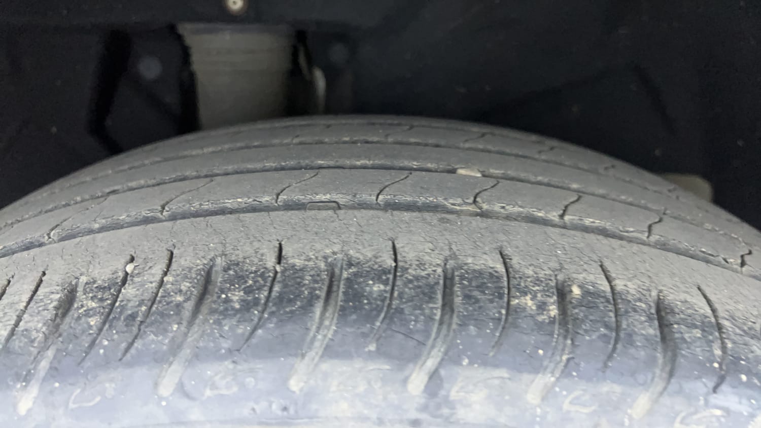 Used 2021 Mahindra XUV700 AX 7 Petrol MT 7 STR Petrol Manual tyres RIGHT REAR TYRE TREAD VIEW