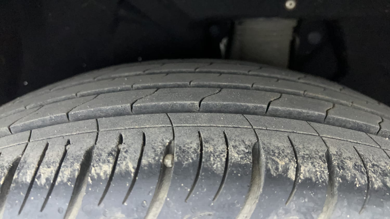 Used 2021 Mahindra XUV700 AX 7 Petrol MT 7 STR Petrol Manual tyres LEFT REAR TYRE TREAD VIEW
