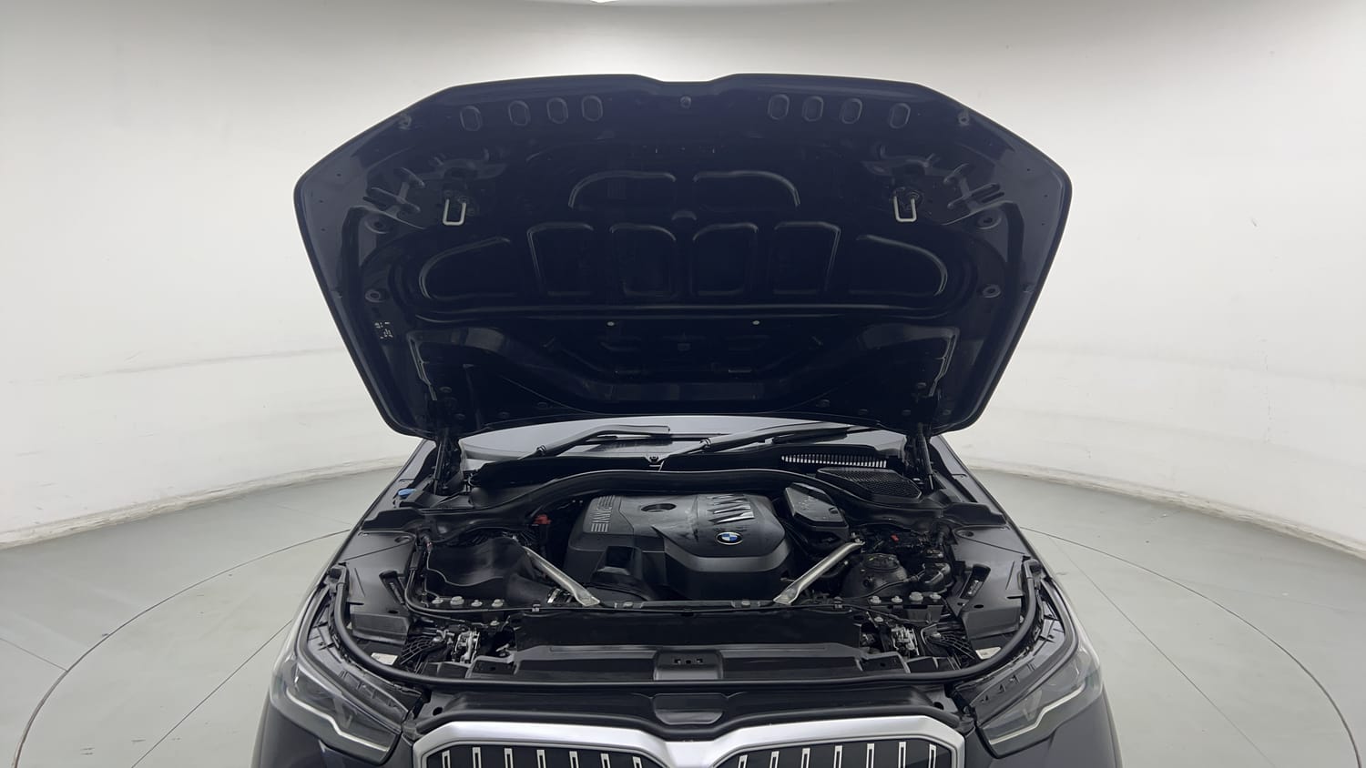 Used 2026 BMW 5 Series 530Li M Sport (Titanium Bronze) Petrol Automatic engine ENGINE & BONNET OPEN FRONT VIEW