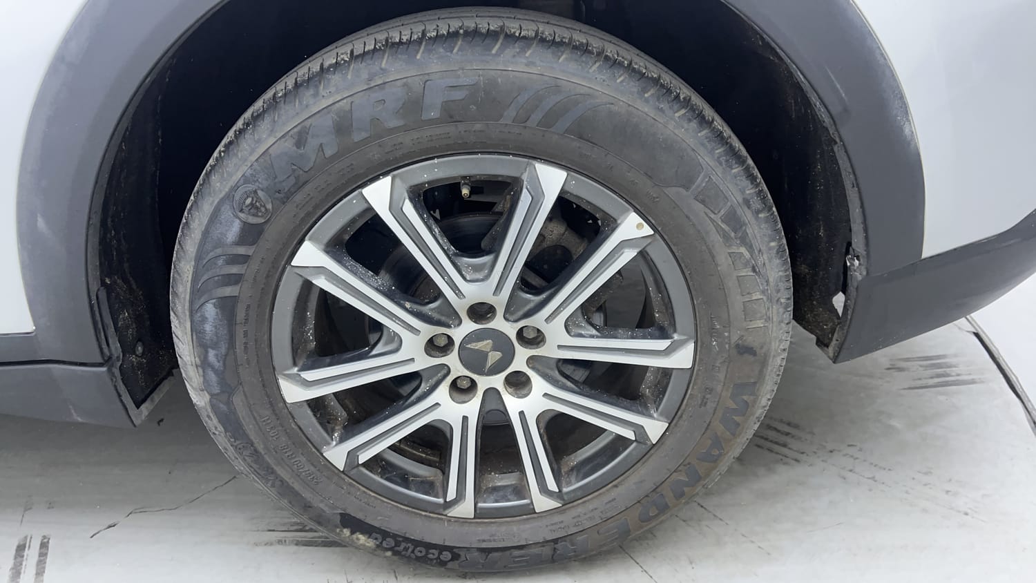 Used 2021 Mahindra XUV700 AX 7 Petrol MT 7 STR Petrol Manual tyres LEFT REAR TYRE RIM VIEW