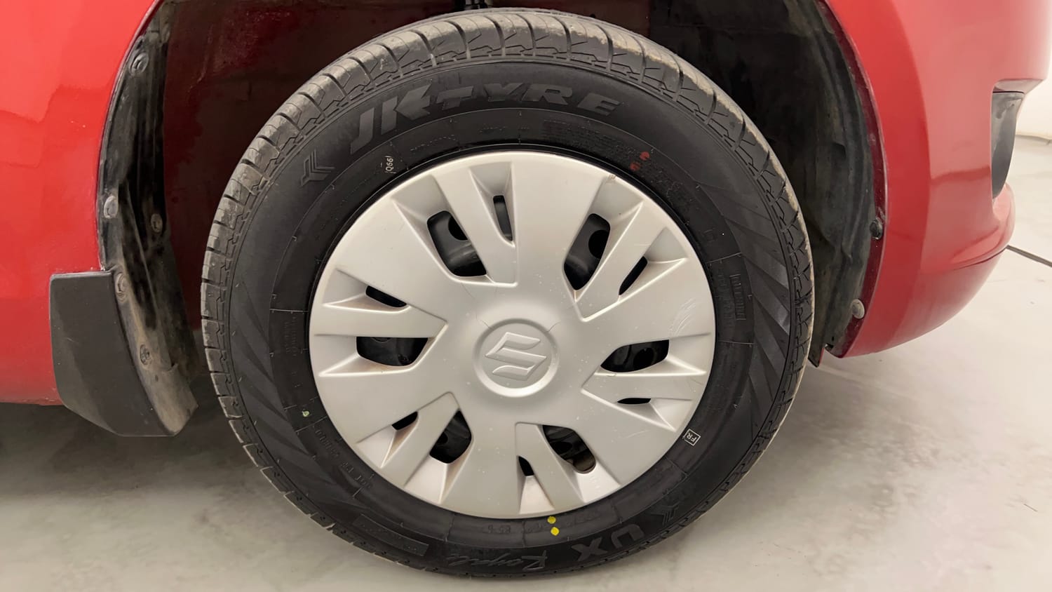 Used 2012 Maruti Suzuki Swift VXi Petrol Manual tyres RIGHT FRONT TYRE RIM VIEW