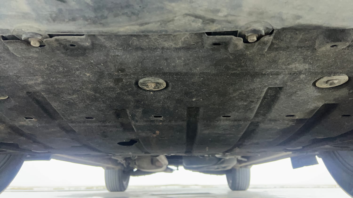 Used 2021 Mahindra XUV700 AX 7 Petrol MT 7 STR Petrol Manual extra FRONT LEFT UNDERBODY VIEW