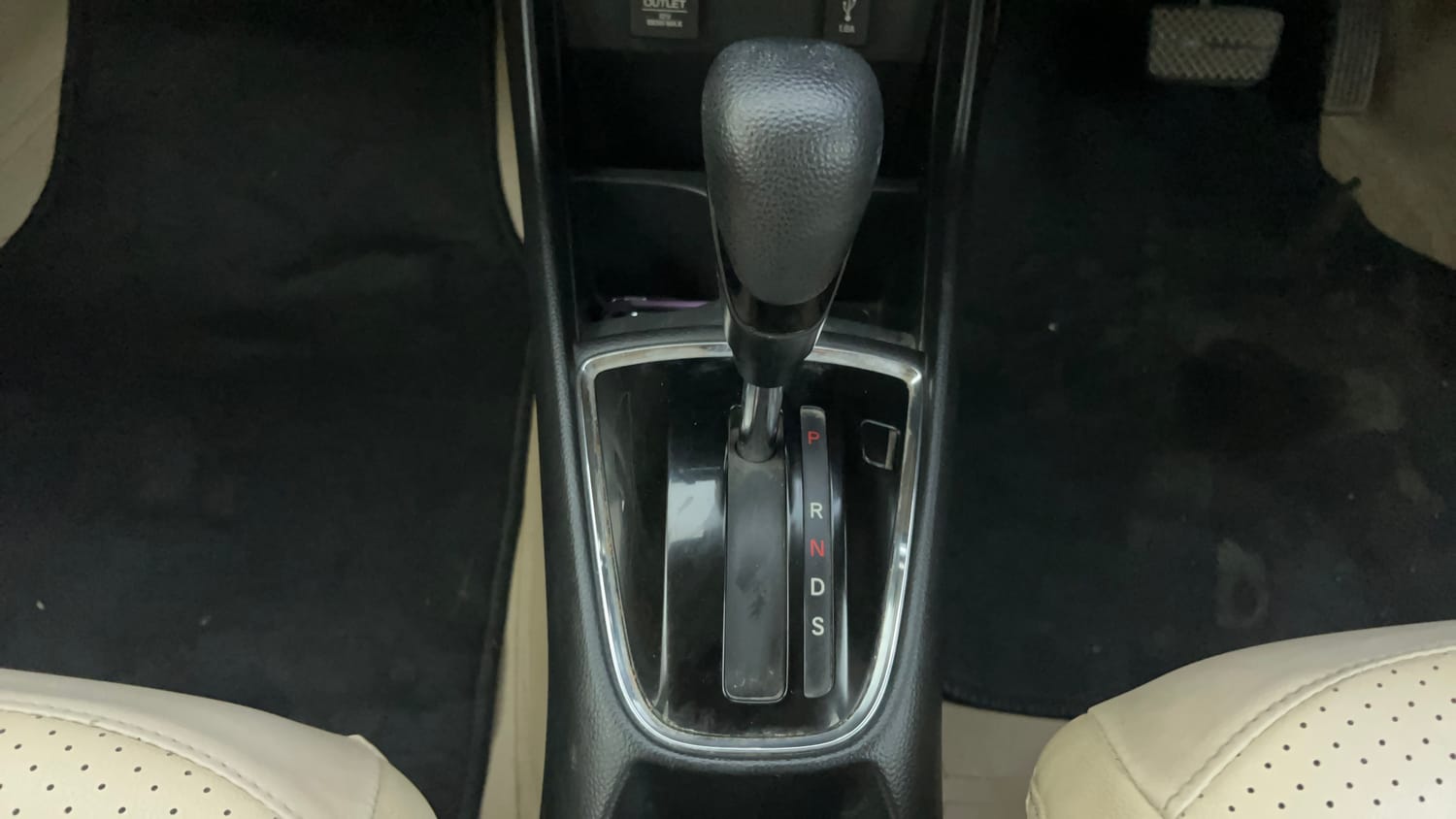 Used 2018 Honda Amaze 1.2 V CVT Petrol Petrol Automatic interior GEAR  KNOB VIEW