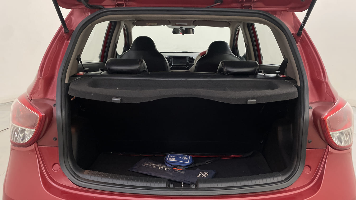 Used 2018 Hyundai Grand i10 Asta 1.2 Kappa VTVT Petrol Manual interior DICKY INSIDE VIEW