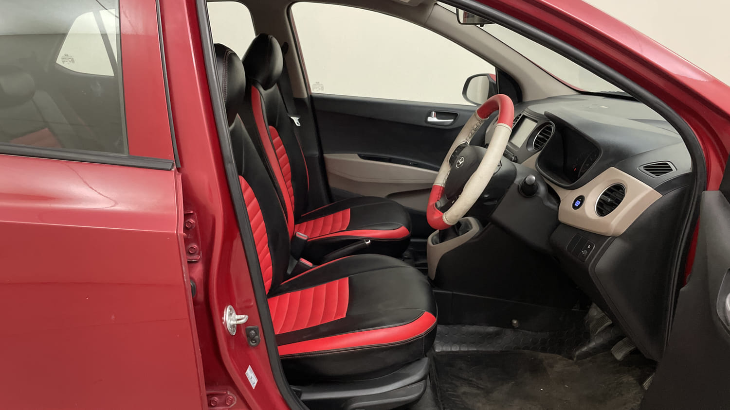 Used 2018 Hyundai Grand i10 Asta 1.2 Kappa VTVT Petrol Manual interior RIGHT SIDE FRONT DOOR CABIN VIEW