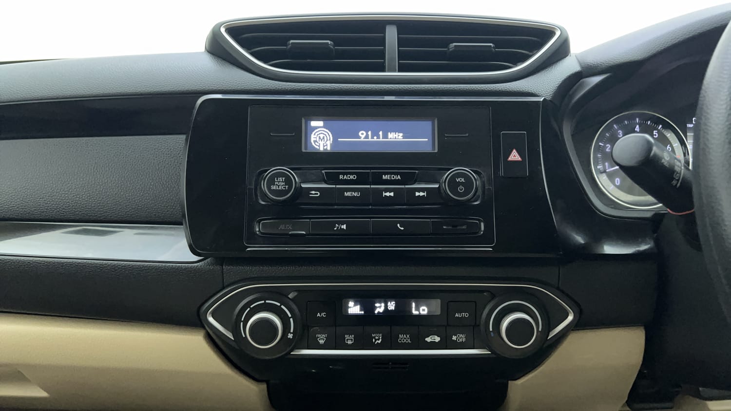 Used 2018 Honda Amaze 1.2 V CVT Petrol Petrol Automatic interior MUSIC SYSTEM & AC CONTROL VIEW
