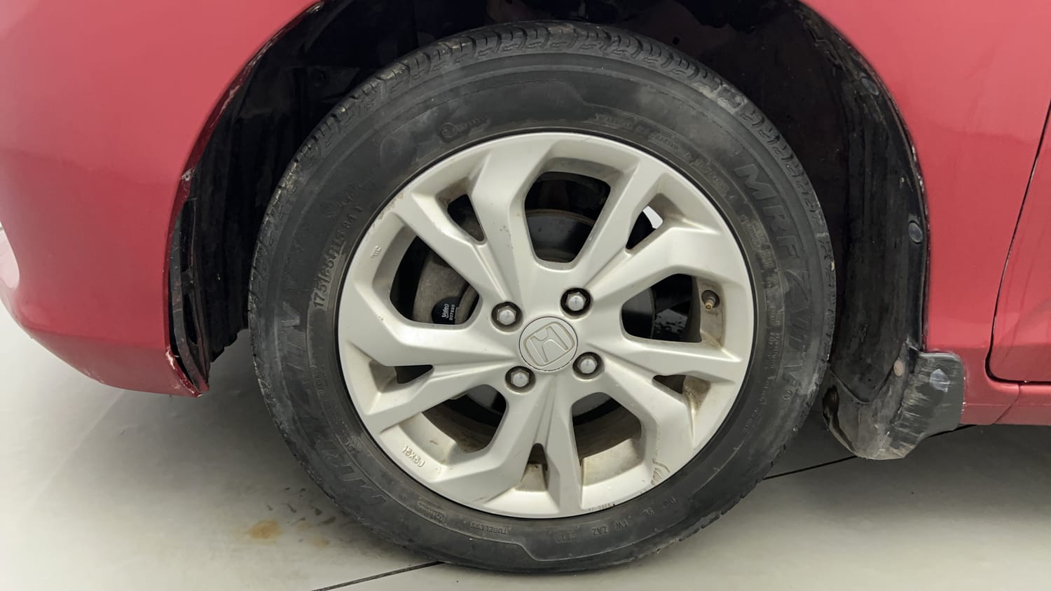 Used 2018 Honda Amaze 1.2 V CVT Petrol Petrol Automatic tyres LEFT FRONT TYRE RIM VIEW