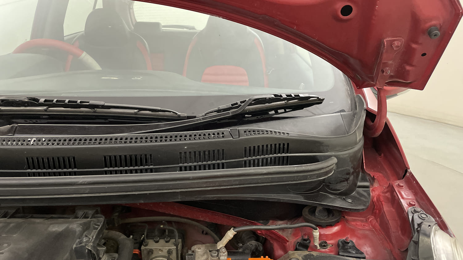 Used 2018 Hyundai Grand i10 Asta 1.2 Kappa VTVT Petrol Manual engine ENGINE LEFT SIDE HINGE & APRON VIEW