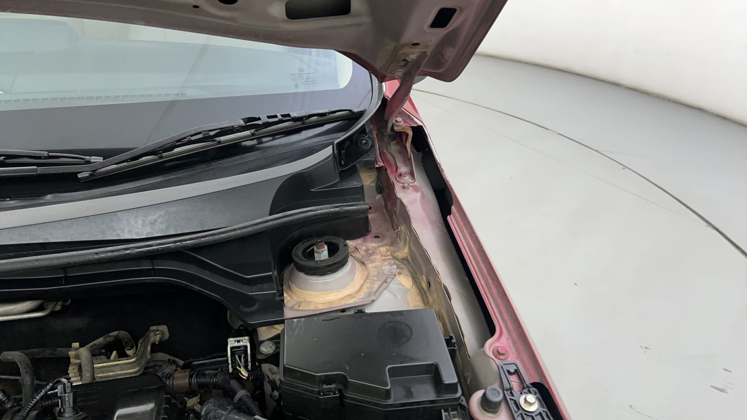 Used 2018 Honda Amaze 1.2 V CVT Petrol Petrol Automatic engine ENGINE LEFT SIDE HINGE & APRON VIEW